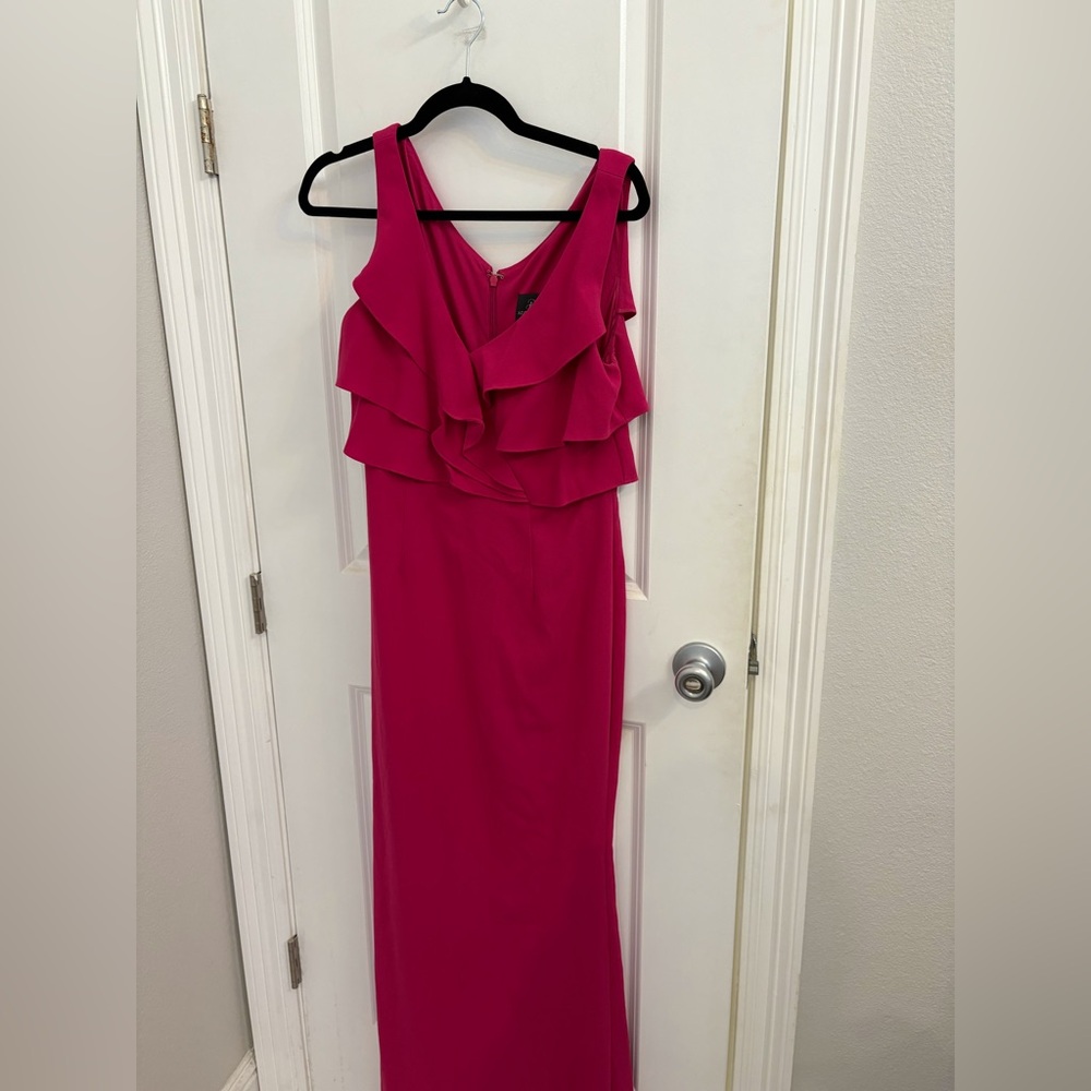 ADRIANNA PAPELL floor length gown, size 6
